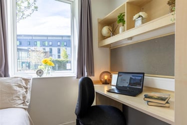 1 bed flat, De Walden Way, City Centre, Bradford, BD71BD - Image 2
